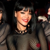 Rihanna melltartó nélkül ment bulizni
