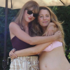 A rajongók szerint Taylor Swift elárulta Blake Lively születendő gyermekének nevét