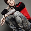 Adam Lambert bejelentette visszatérő kislemezének érkezését