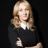 Álnévvel írt detektívregényt  J.K. Rowling