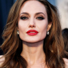 Angelina Jolie irtó dühös lett Brad Pittre a randija miatt
