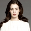 Anne Hathaway első gyermekét várja
