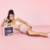 Ariana Grande szexi képekkel promózza új parfümjét