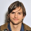 Ashton Kutcher imád meztelenkedni