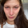 Bella Hadid elárulta, miért posztolt magáról sírós fotókat
