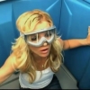 Britney egy WC-ben repült