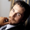 Christian Bale az olasz autómogul bőrébe bújik