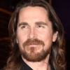 Christian Bale térdsérülése miatt csúszik a bemutató 