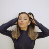 Csodaszép rózsaszín estélyiben tündökölt Ariana Grande - videó!