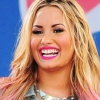 Demi Lovato lenyírta haja egy részét