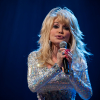 Dolly Parton elárulta, mikor plasztikáztat