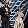 Drake élő adásban vallott szerelmet Rihannának