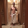 Egy szál törölközőben pózol a hajszínt váltott Justin Bieber