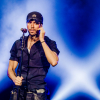 Enrique Iglesias lemondta a koncertjét - Betegsége miatt repülőre sem szállhat