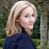 Hamarosan az üzletek polcaira kerül J. K. Rowling legújabb regénye