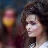 Helena Bonham Carter is jótékonykodik