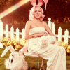 Húsvéti fotósorozattal jelentkezett Miley Cyrus