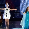 Olafnak öltözve adta elő a Let It Gót Taylor Swift