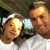 Ilyen cuki apuka Cristiano Ronaldo