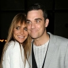 Itt van Robbie Williams első esküvős képe