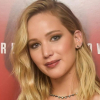 Jennifer Lawrence először jelent meg a vörös szőnyegen azóta, hogy bejelentette: babát vár