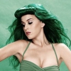 Katy Perry zöld lett