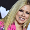 Ki ez a pasi? Titokzatos idegennel romantikázik Avril Lavigne Olaszországban – lesifotók!