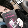 Kígyózó sorokban várták az olvasók Leiner Laura legújabb kötetét