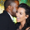 Kim Kardashian kislányt hord a szíve alatt