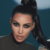 Kim Kardashian nem mert szülni, amíg nem lett kész a körme
