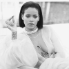 Klipforgatás közben mellet villantott Rihanna