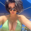 Kourtney Kardashian megmutatta kerekedő pocakját - bikinis fotót posztolt