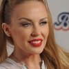 Kylie Minogue béranyát fogadna