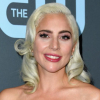 Lady Gaga hosszú idő után végre a vörös szőnyegen is felvállalta szerelmét