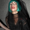 Lady Gaga pucérra vetkőzött a vörös szőnyegen