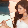 Lehullt a lepel Selena Gomez albumborítójáról