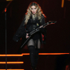 Madonna jobban van - már New Yorkban sétálgat