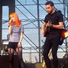 Magyar rajongók a Paramore színpadán