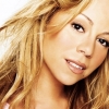 Mariah Carey ikreket hord a szíve alatt