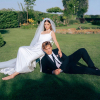 Megérkeztek az első hivatalos fotók Palvin Barbi és Dylan Sprouse magyarországi esküvőjéről!