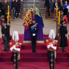 Megható videó készült II. Erzsébet gyászoló unokáiról a virrasztáson