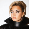 Meglepő! Új, extra rövid, platinaszőke hajat villantott Demi Lovato