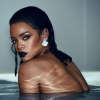 Mellbimbót villantott Rihanna