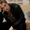 Mi a baj Robert Pattinsonnal? Exbarátnői sorra jelentik be, hogy a saját nemükhöz vonzódnak