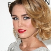 Miley Cyrus Khloe Kardashiannak segít kutyát keresni