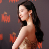 Mulan premier: Liu Yifei csodás ruhában tündökölt