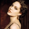 Munkával vigasztalja magát Angelina Jolie?