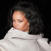 Rihanna ezúttal merész fűzős felsőben mutatta meg terhespocakját