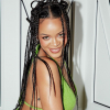 Rihanna fehérneműben jelent meg a Dior bemutatóján