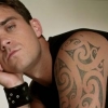 Robbie Williams férfiasságát mutogatta